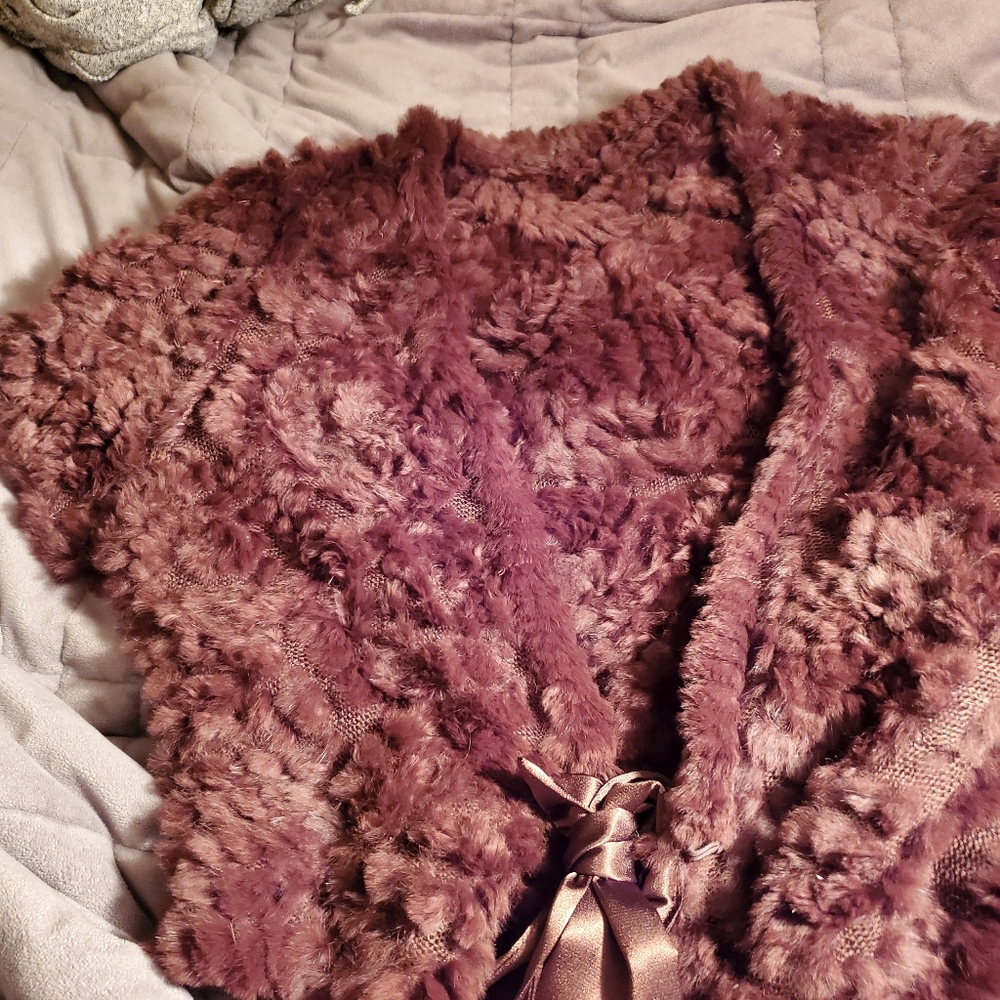 YARNS Faux Fur Brown Classic Shawl/Cape NEW